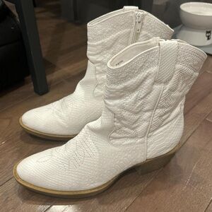 Coconuts by Matisse white short cowgirl boots